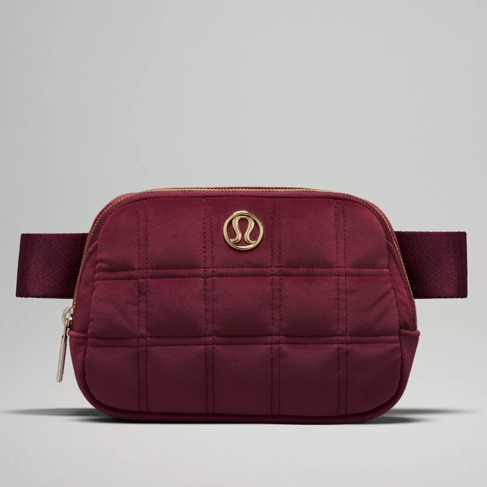 Lululemon Everywhere Belt Bag Quilted Velour Wine Berry Velvet Crossbody Bag NWT - Picture 3 of 10